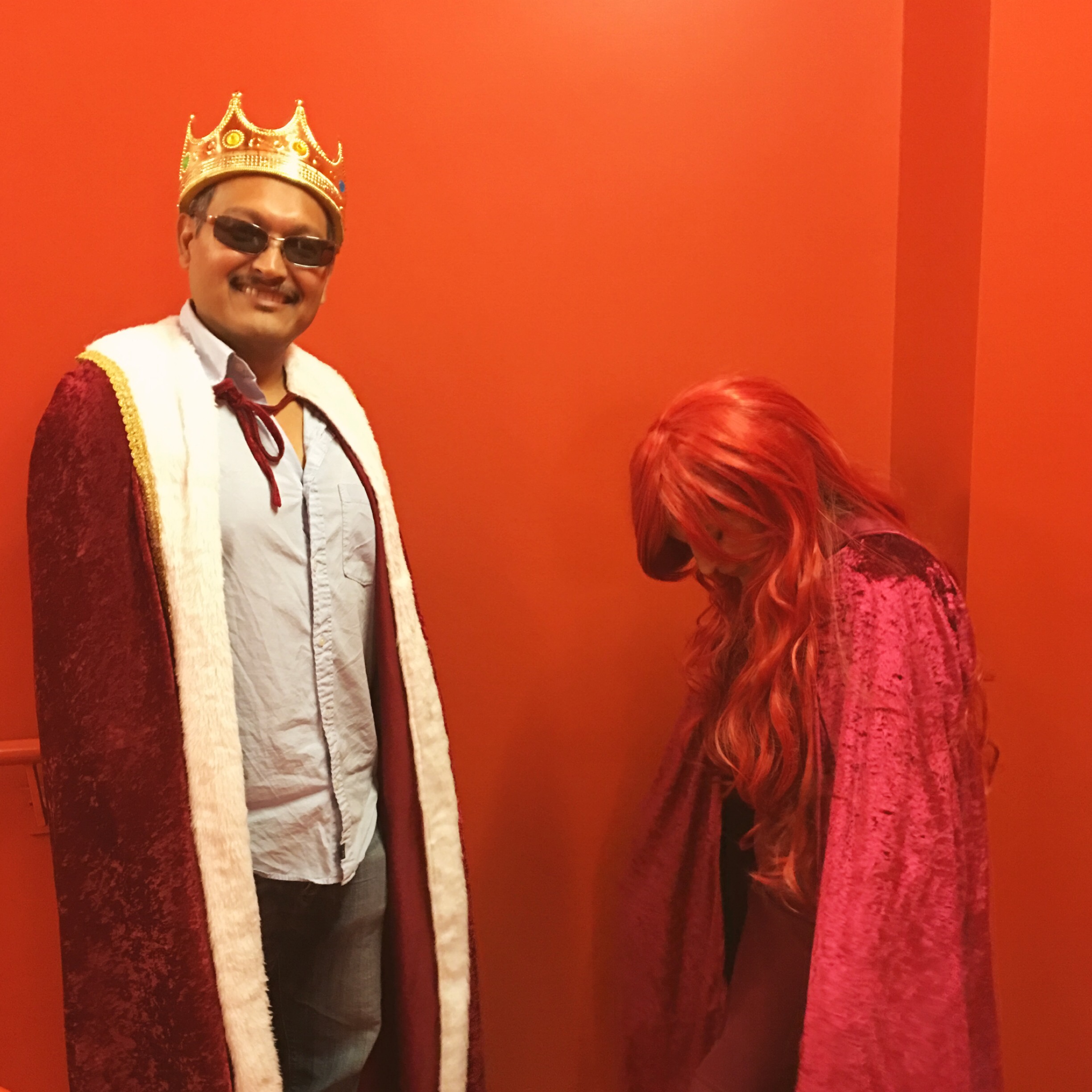 Orlando y su compañera de trabajo, Carla, disfrazados para Halloween del 2015