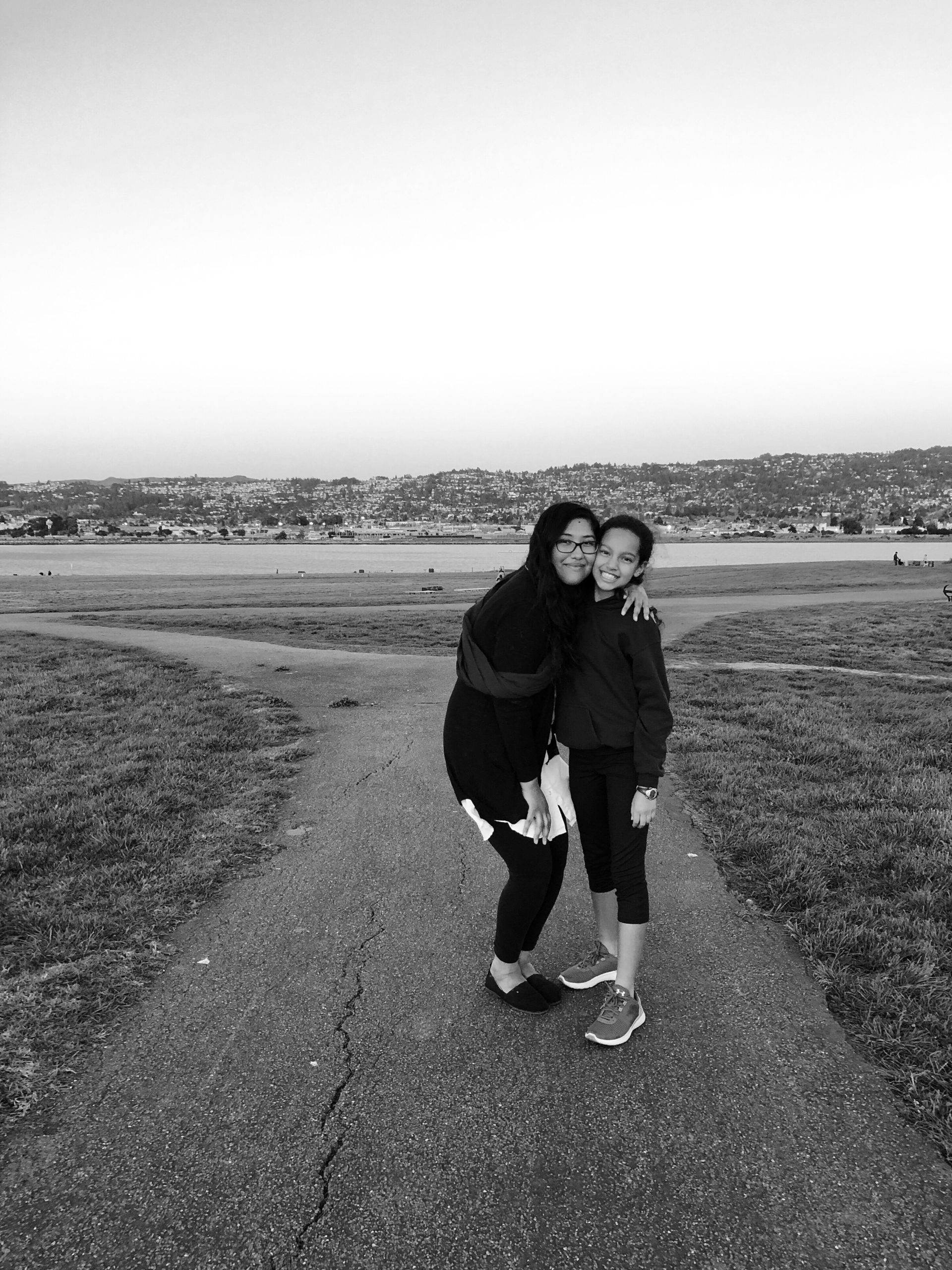 Lily y Xio en la marina de Berkeley