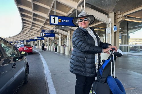 Menita en el aeropuerto de Oakland